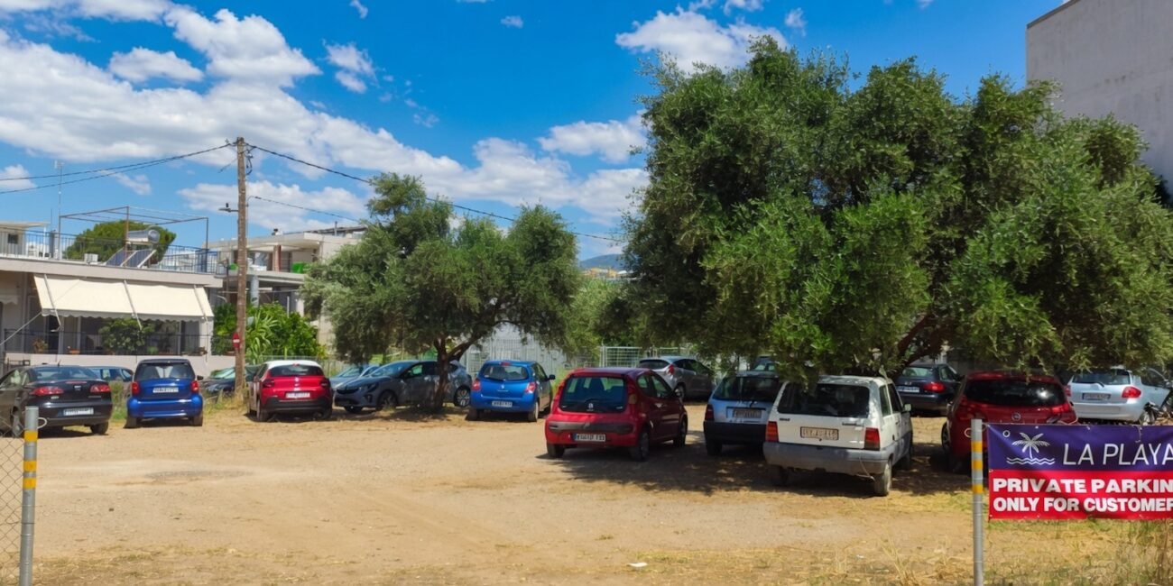 Δωρεάν ιδιωτικό parking για πελάτες του La Playa Καλαμάτα Navarinou 191 Kalamata