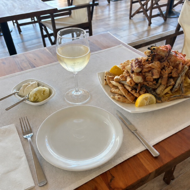 Seafood platter medium - Ποικιλία θαλασσινών μεσαία, καλή όρεξη