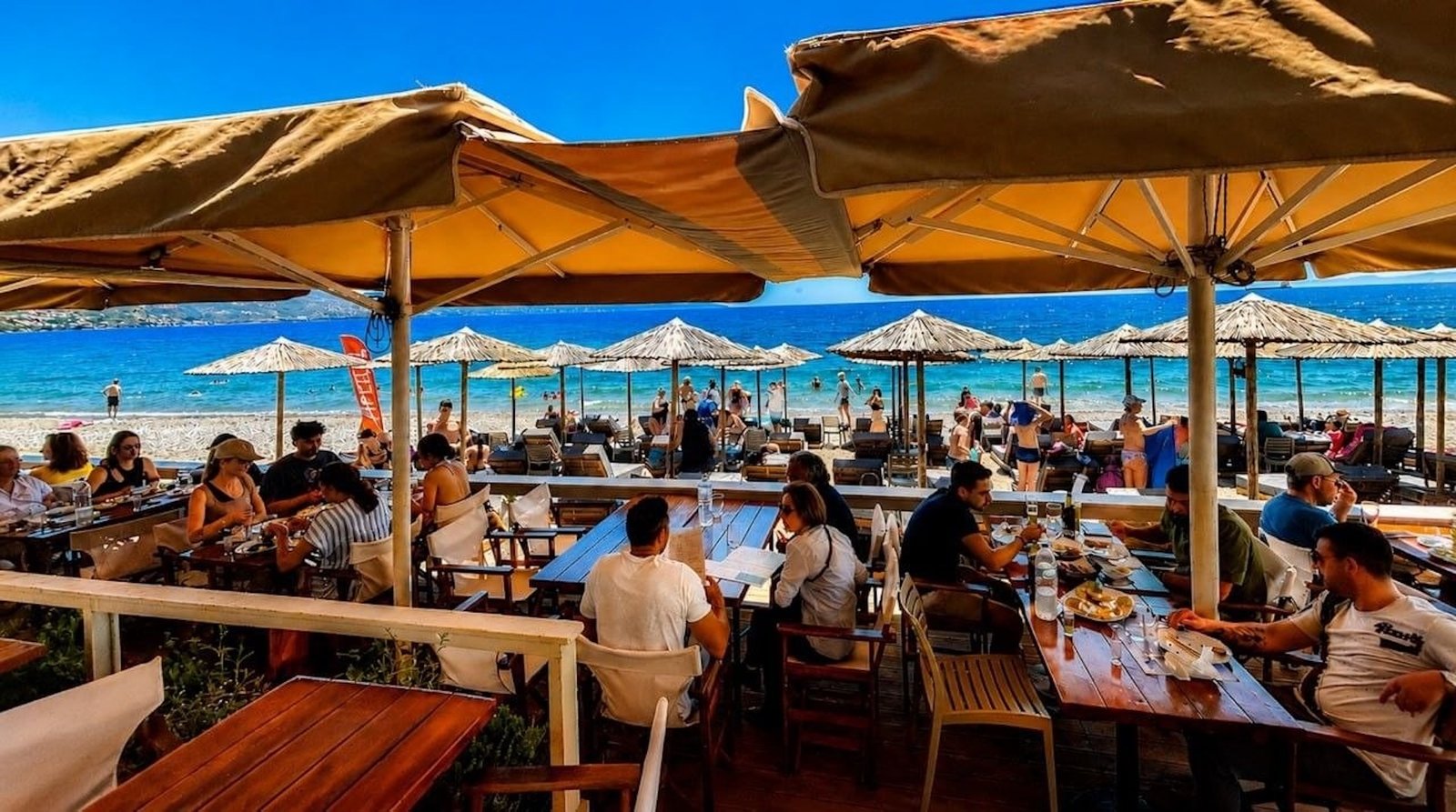 La Playa is a beachfront restaurant on Kalamata Beach, Ναυαρίνου 191 Καλαμάτα